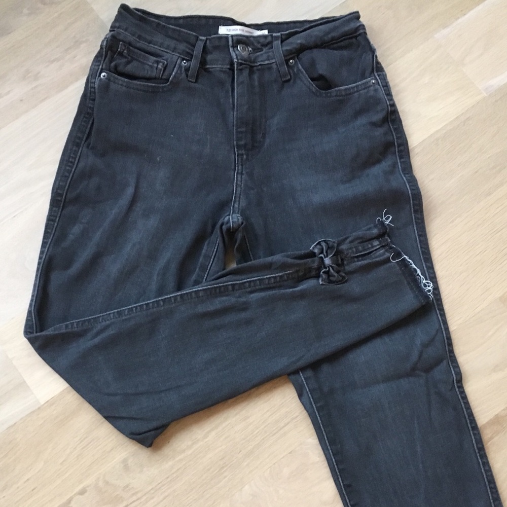 Levis 721 High Rise Skinny Jeans with bow